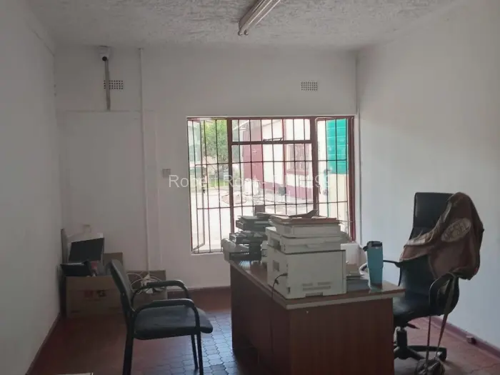 Warehouse/Industrial to Rent in Chitungwiza, Chitungwiza