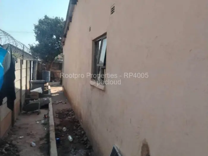 5 Bedroom House for Sale in Warren Park, Harare