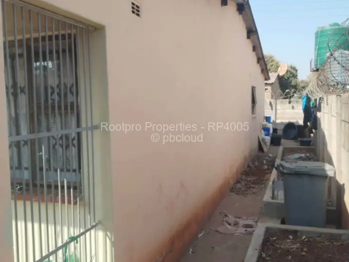 5 Bedroom House for Sale in Warren Park, Harare