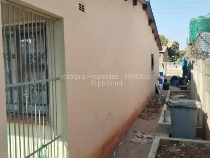 5 Bedroom House for Sale in Warren Park, Harare