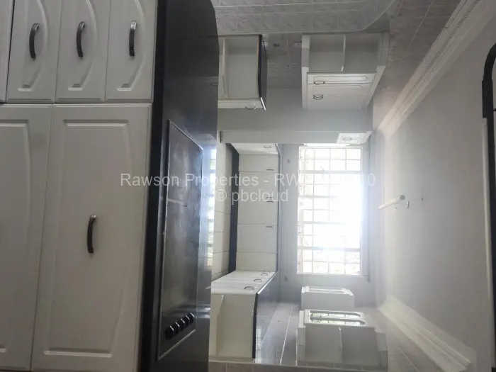 5 Bedroom House for Sale in Glen Lorne, Harare