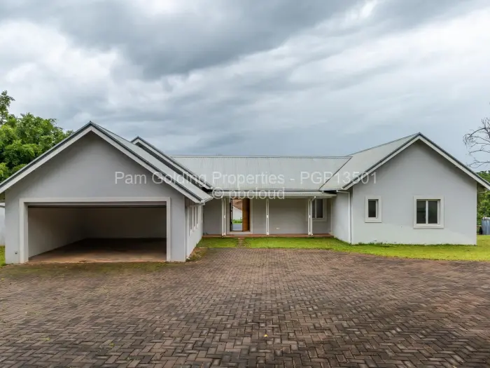 Townhouse/Cluster for Sale in Helensvale, Harare