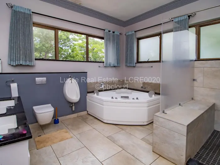 5 Bedroom House for Sale in Glen Lorne, Harare