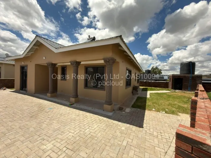 Townhouse/Cluster for Sale in Arlington, Harare