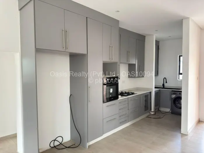 Townhouse/Cluster for Sale in Arlington, Harare