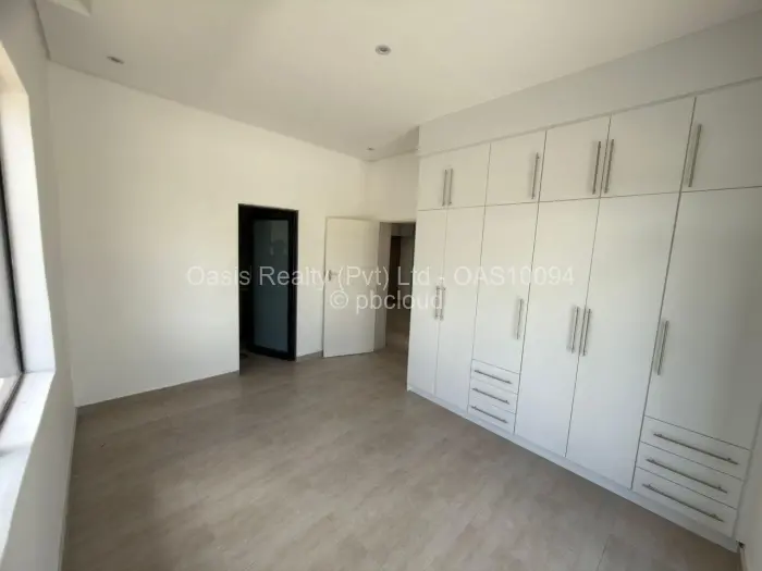 Townhouse/Cluster for Sale in Arlington, Harare