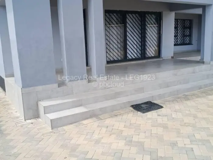 6 Bedroom House for Sale in Chinhoyi, Chinhoyi