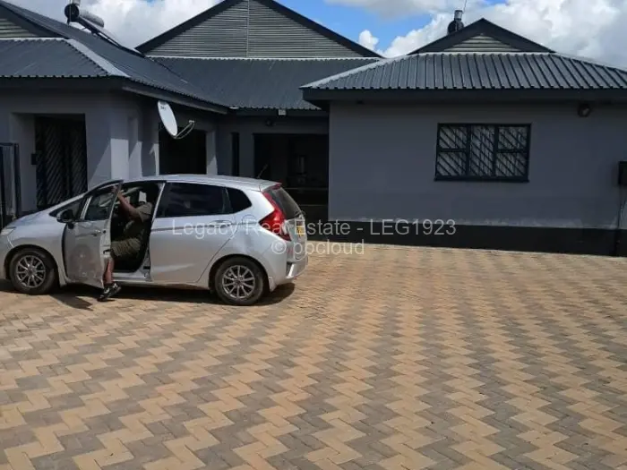 6 Bedroom House for Sale in Chinhoyi, Chinhoyi