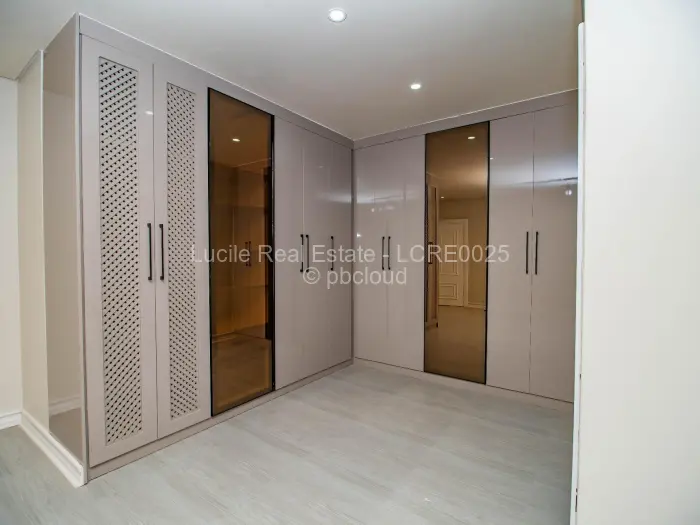 Flat/Apartment to Rent in Borrowdale Brooke, Harare