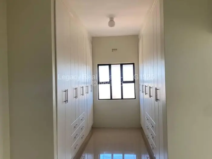 8 Bedroom House for Sale in Gletwin Park, Harare