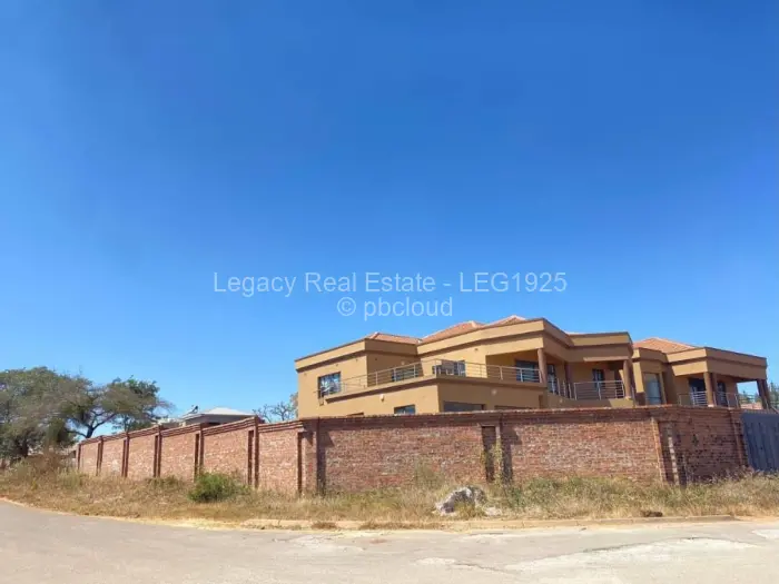 8 Bedroom House for Sale in Gletwin Park, Harare