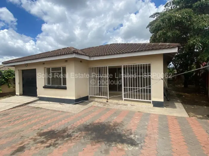 3 Bedroom House for Sale in Mainway Meadows, Harare