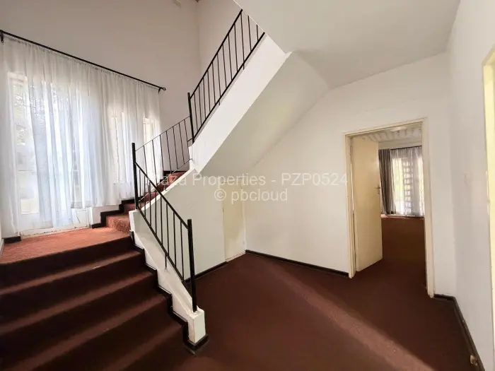 6 Bedroom House to Rent in Chisipite, Harare