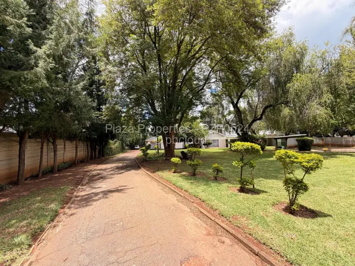 6 Bedroom House to Rent in Chisipite, Harare