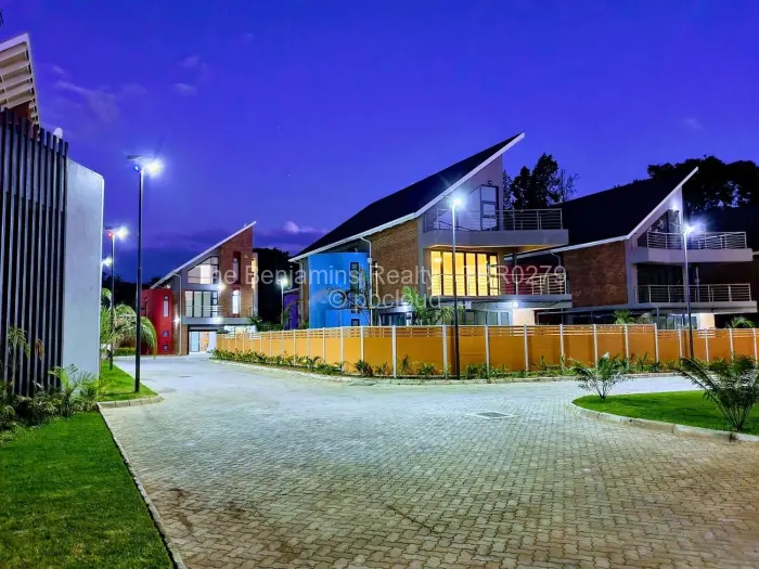 Townhouse/Cluster to Rent in Newlands