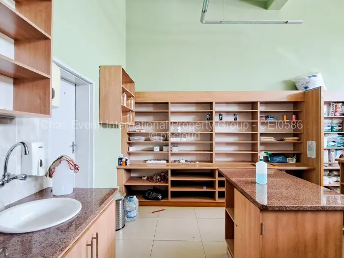 Retail/Shop to Rent in Monavale