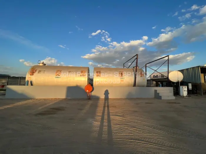 Commercial Stand to Rent in Waterfalls