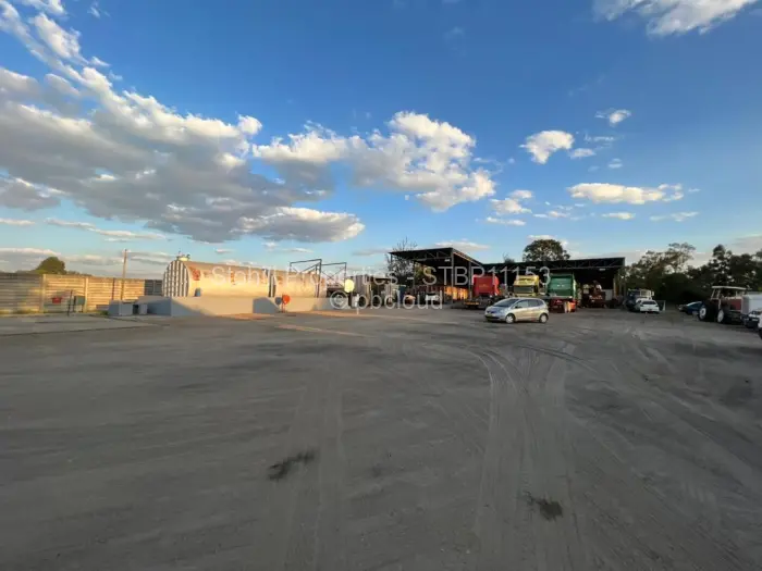 Commercial Stand to Rent in Waterfalls