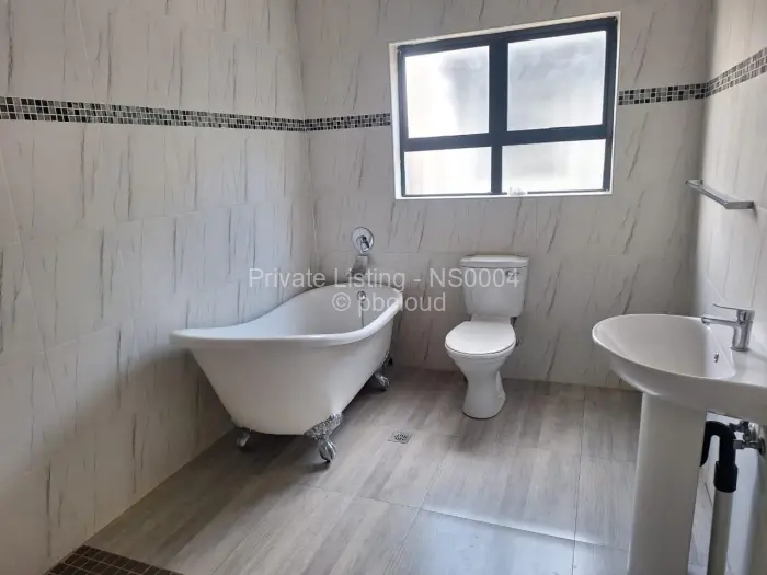 4 Bedroom House to Rent in Greendale North