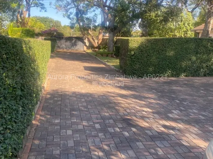 5 Bedroom House to Rent in Bluff Hill