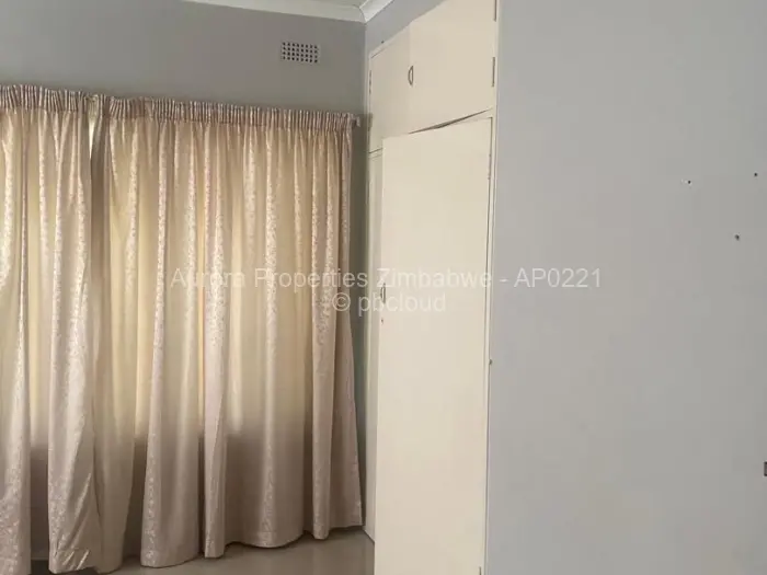 5 Bedroom House to Rent in Bluff Hill