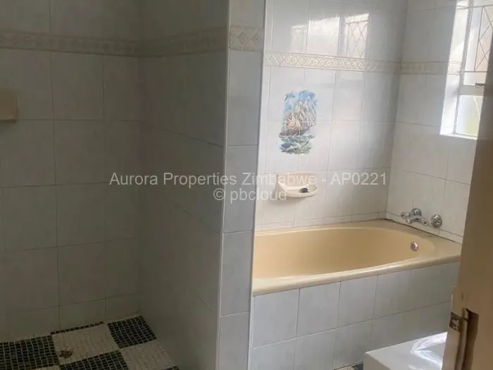 5 Bedroom House to Rent in Bluff Hill