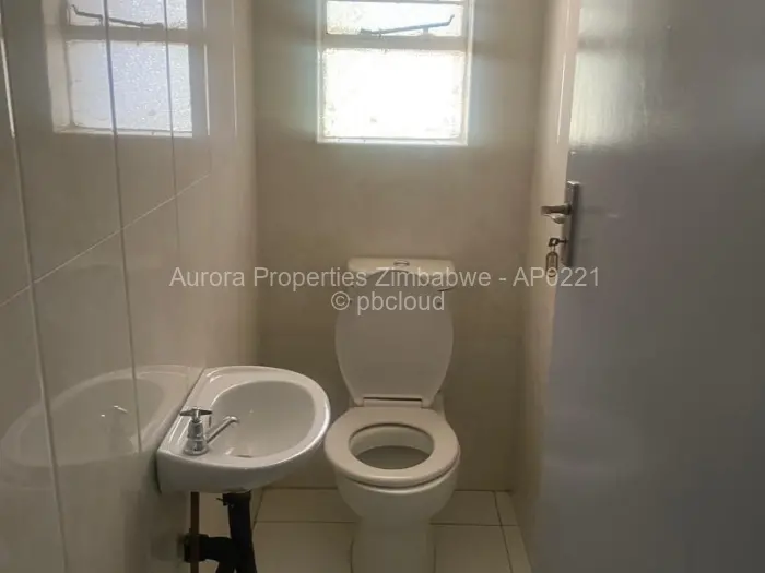 5 Bedroom House to Rent in Bluff Hill