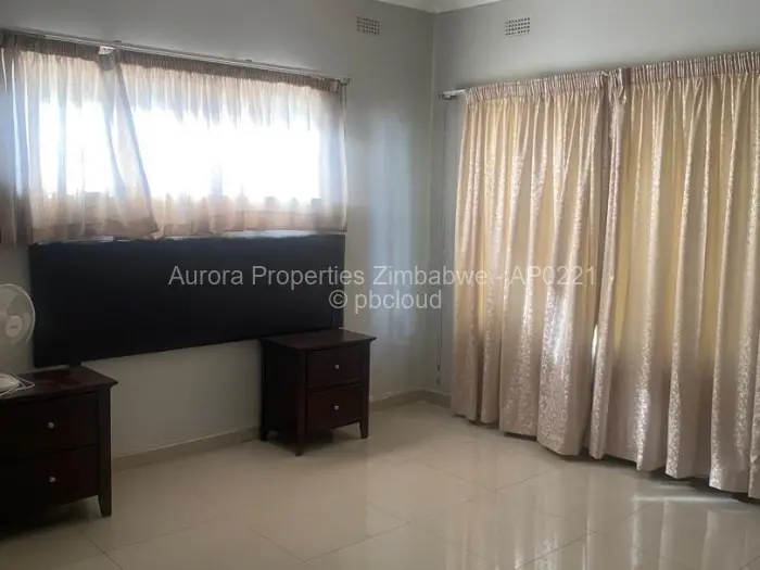 5 Bedroom House to Rent in Bluff Hill