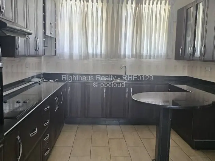 5 Bedroom House to Rent in Borrowdale, Harare