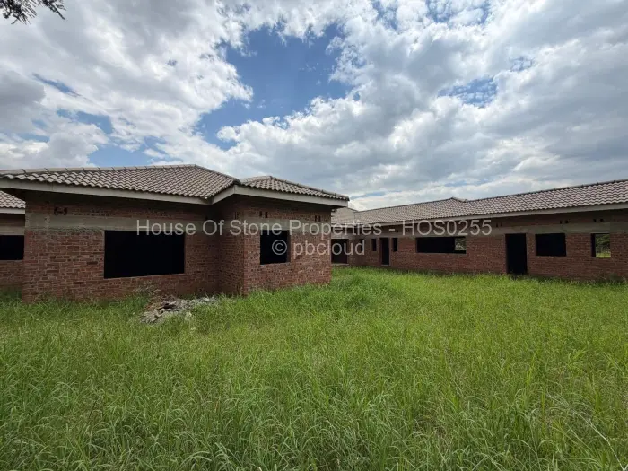 6 Bedroom House for Sale in Bluff Hill, Harare