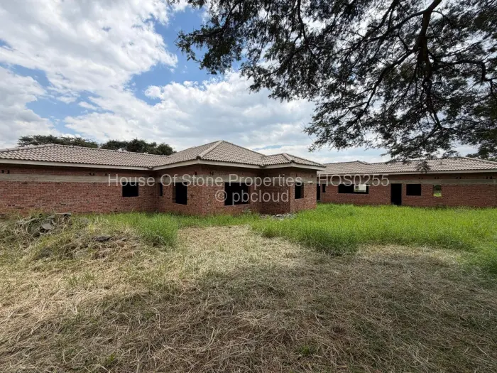 6 Bedroom House for Sale in Bluff Hill, Harare