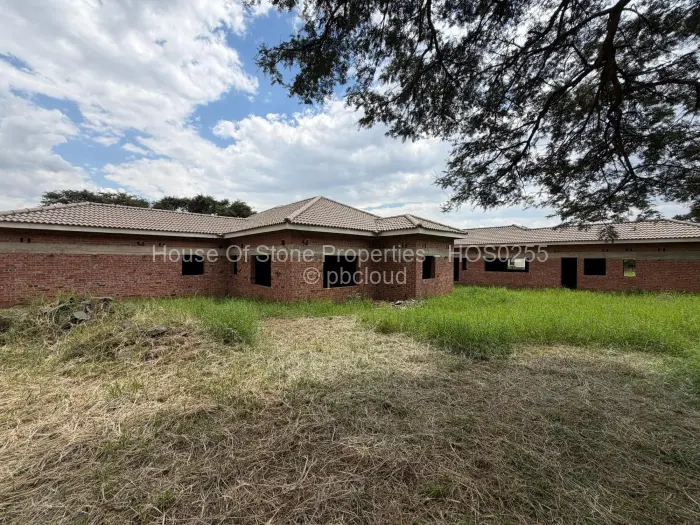 6 Bedroom House for Sale in Bluff Hill, Harare