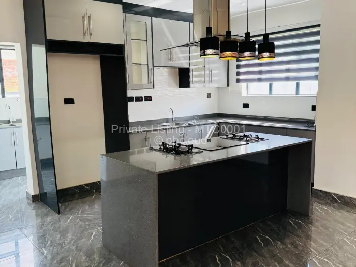 Townhouse/Cluster to Rent in Helensvale, Harare