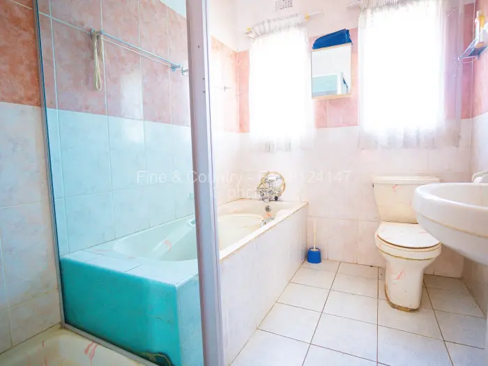 4 Bedroom House for Sale in Ruwa, Ruwa