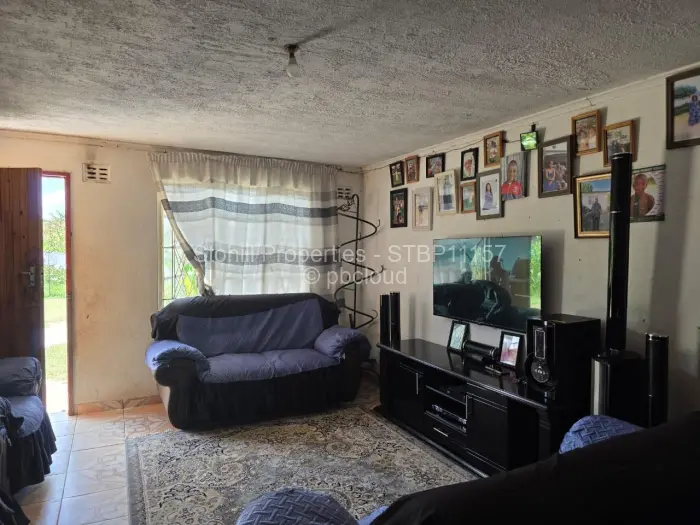 6 Bedroom House for Sale in Ruwa, Ruwa