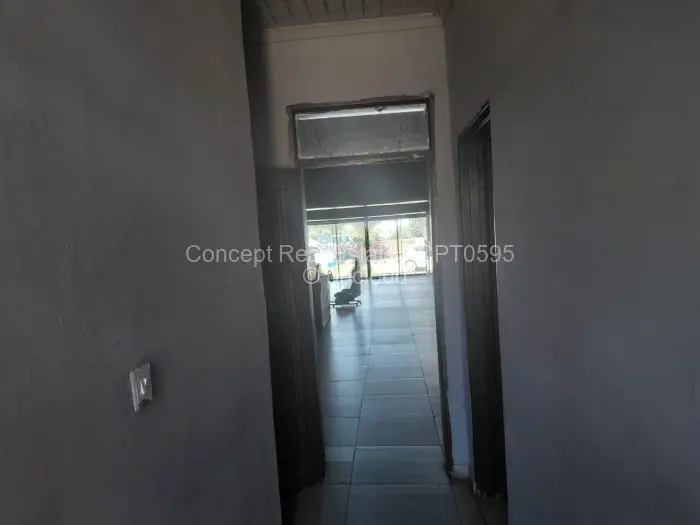 Retail/Shop to Rent in Chitungwiza, Chitungwiza