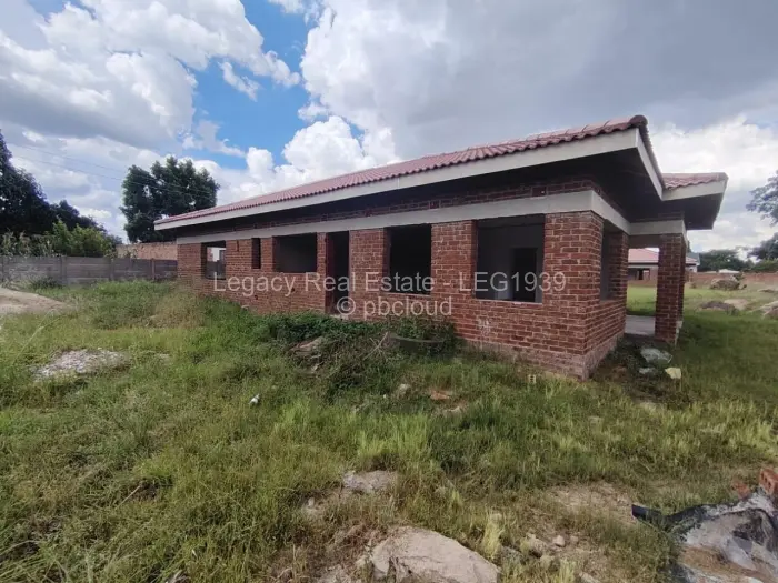 Townhouse/Cluster for Sale in Waterfalls, Harare