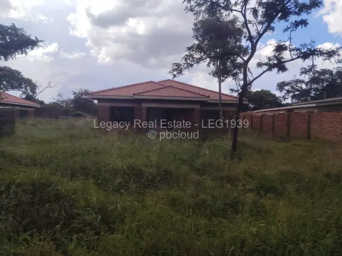 Townhouse/Cluster for Sale in Waterfalls, Harare
