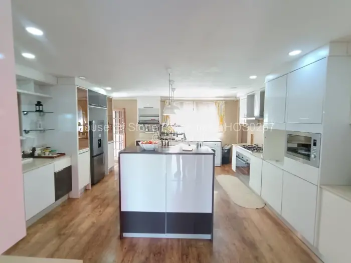 5 Bedroom House for Sale in Kambuzuma, Harare
