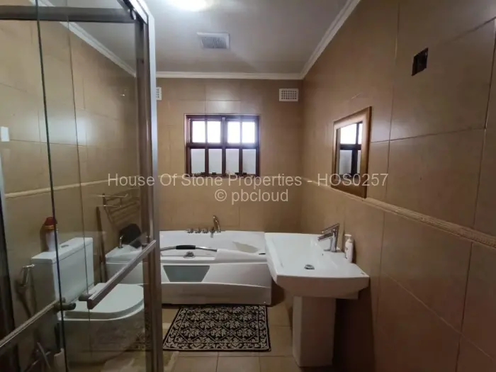 5 Bedroom House for Sale in Kambuzuma, Harare