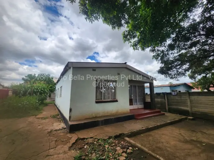 4 Bedroom House for Sale in Kambuzuma, Harare