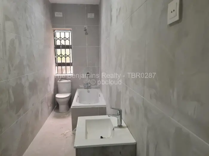 Townhouse/Cluster to Rent in Emerald Hill, Harare