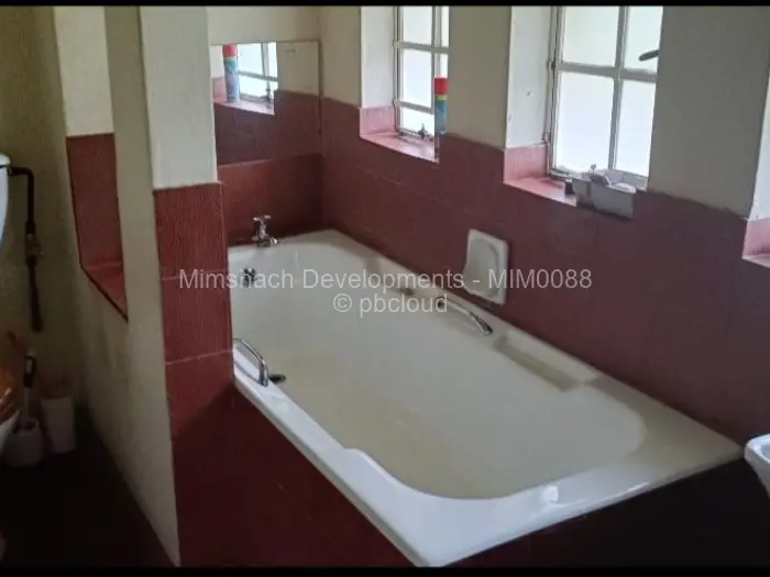 4 Bedroom House for Sale in Mazvikadei, Mazvikadei