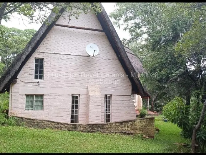 4 Bedroom House for Sale in Mazvikadei, Mazvikadei