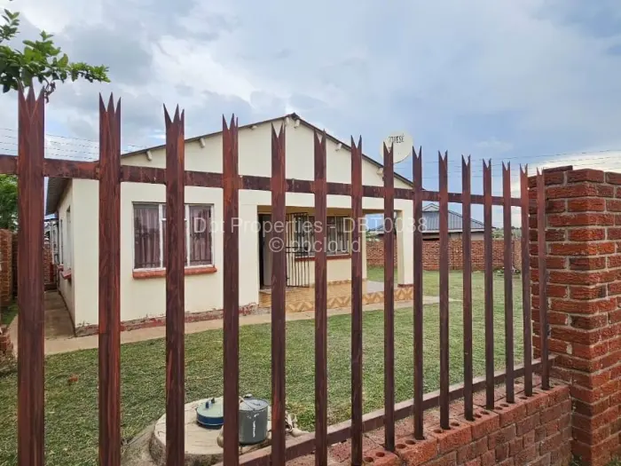4 Bedroom House for Sale in Budiriro, Harare