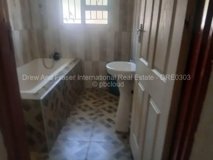 4 Bedroom House for Sale in Kadoma, Kadoma
