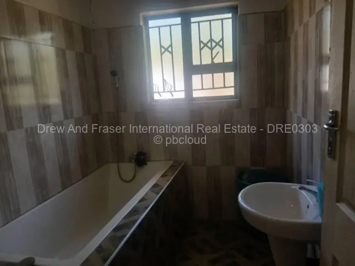 4 Bedroom House for Sale in Kadoma, Kadoma
