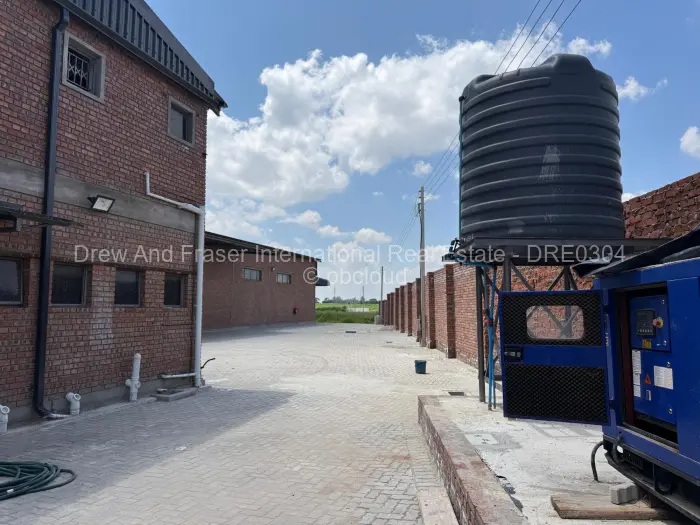 Warehouse/Industrial to Rent in Chitungwiza, Chitungwiza