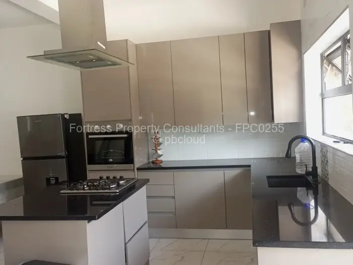 Flat/Apartment to Rent in Newlands, Harare