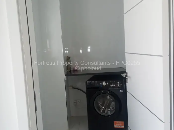 Flat/Apartment to Rent in Newlands, Harare